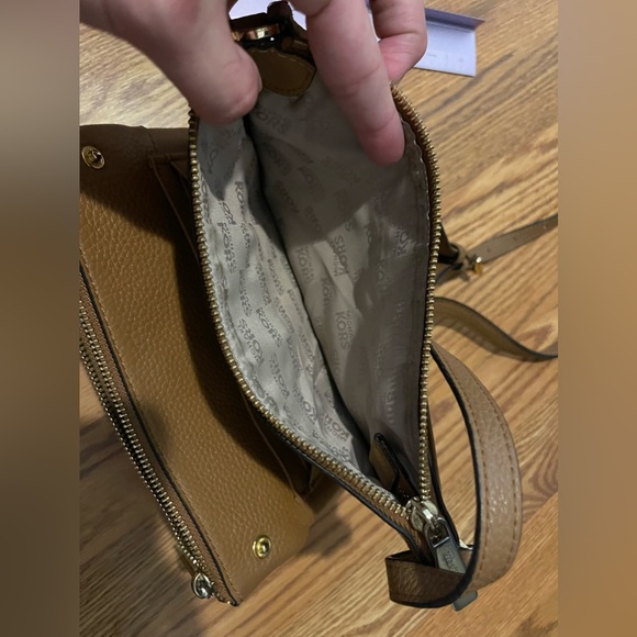 Michael Kors crossbody purse - Picture 5 of 7